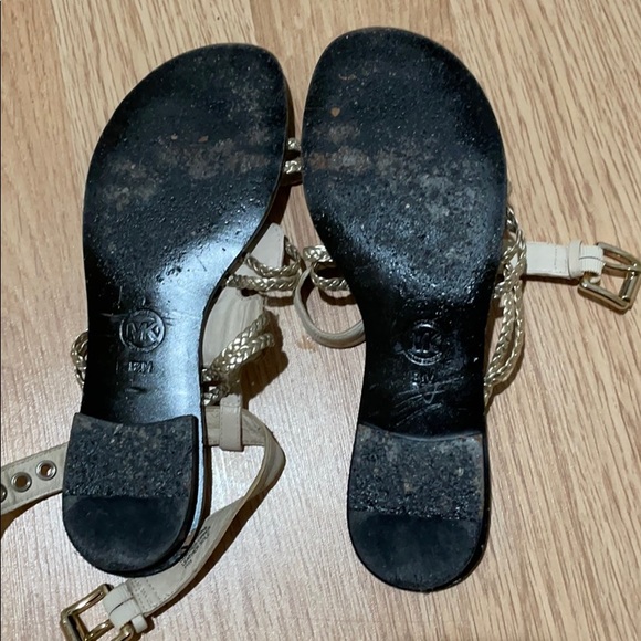 Sandals sizes 8-9 - Picture 2 of 3